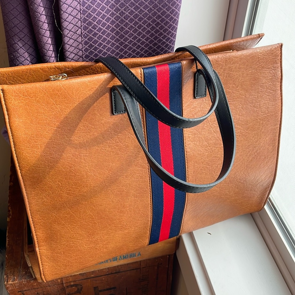 GUC Mode Luxe Handbag with detachable strap